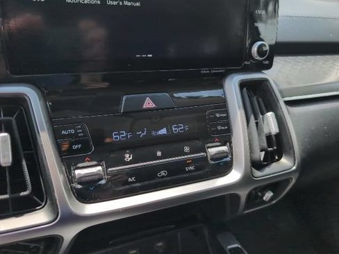 Used 2022 Kia Sorento S FWD image 18