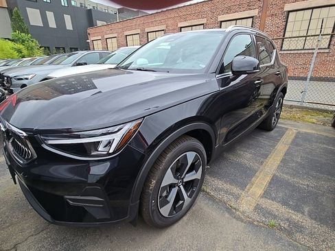New 2025 Volvo XC40 B5 Core w/ Protection Package Premier image 3