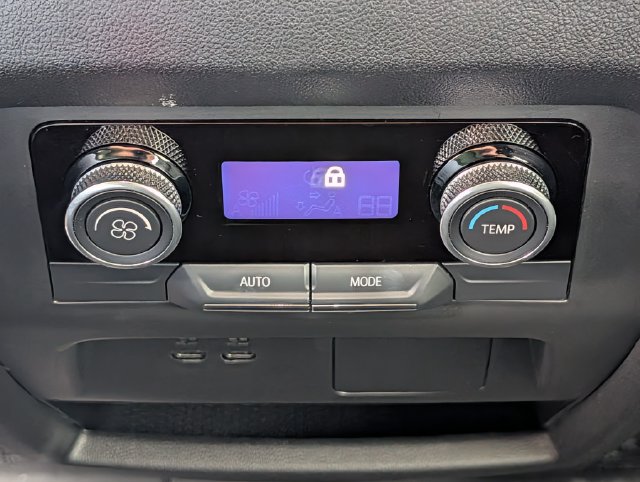 Used 2025 Buick Enclave Preferred FWD image 31