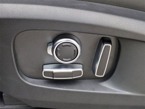 New 2025 Land Rover Defender 130 X-Dynamic SE image 22