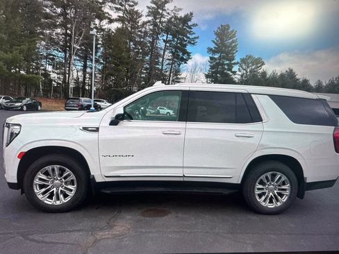 Used 2022 GMC Yukon SLT w/ SLT Premium Package image 2