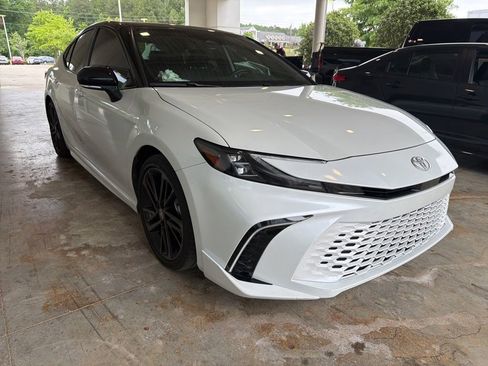 Used 2025 Toyota Camry XSE FWD image 4