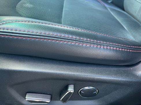 Used 2018 Ford Explorer XLT w/ Equipment Group 202A image 9