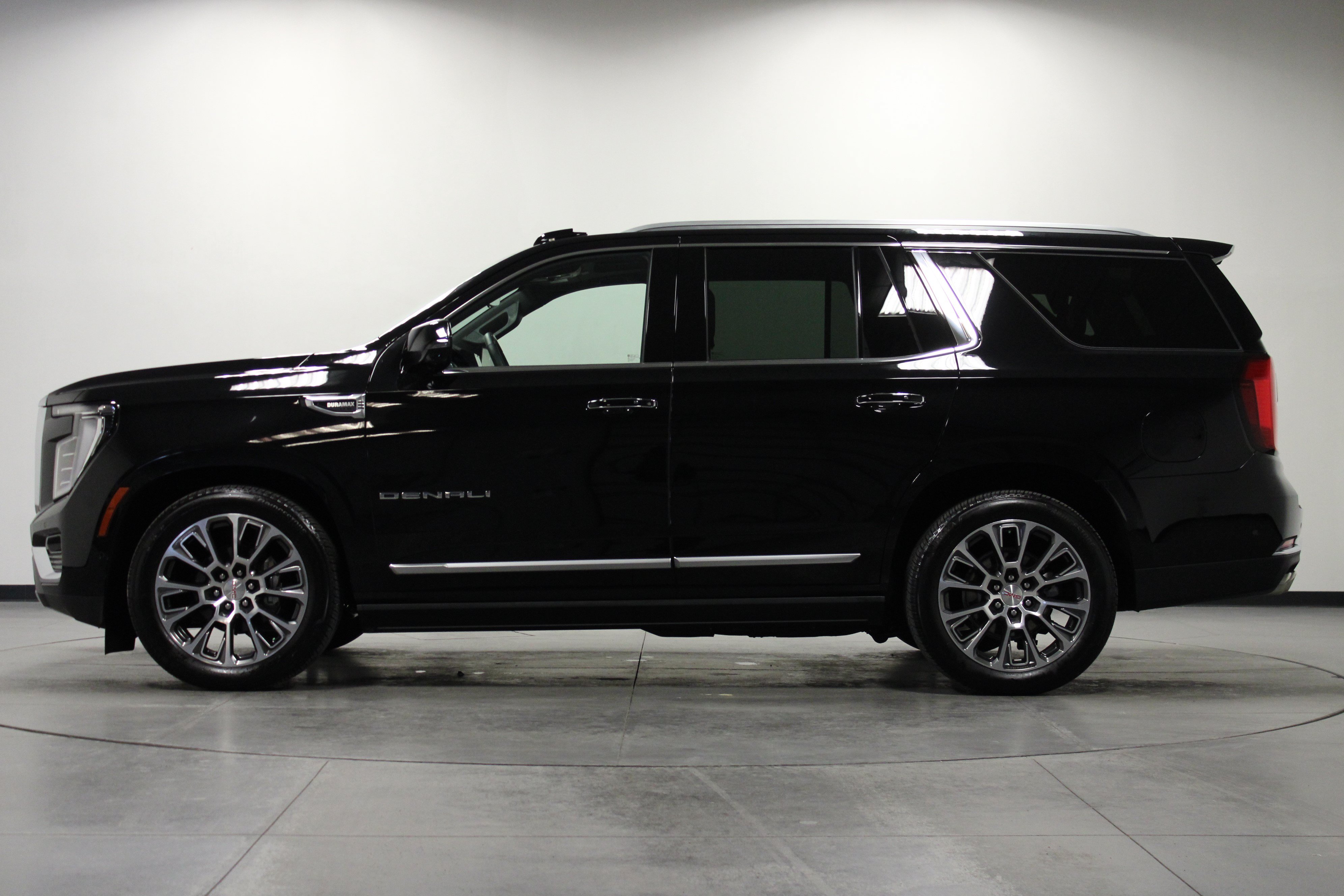 Used 2025 GMC Yukon Denali w/ Denali Reserve Package AWD/4WD image 7