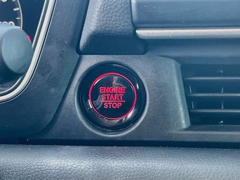 Used 2025 Honda Pilot EX-L image 19