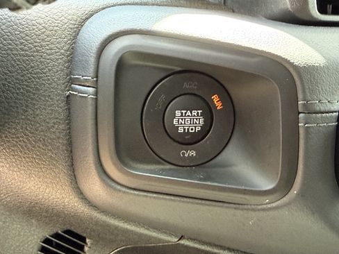 Used 2025 Jeep Gladiator Mojave w/ Convenience Group AWD/4WD image 25