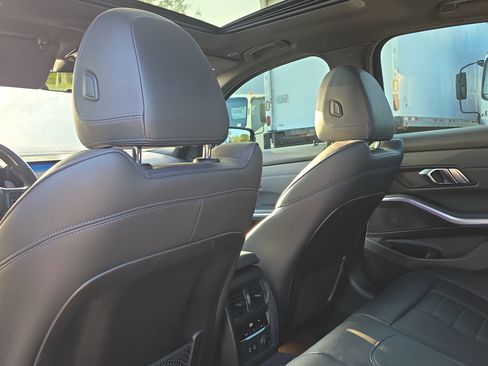 Used 2020 BMW 330i Sedan w/ M Sport Package RWD image 14