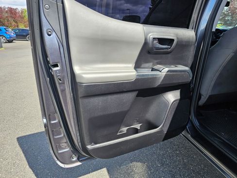 Used 2021 Toyota Tacoma SR AWD/4WD image 19
