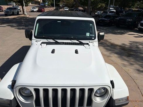Used 2022 Jeep Wrangler Unlimited Sahara w/ Cold Weather Group AWD/4WD image 10