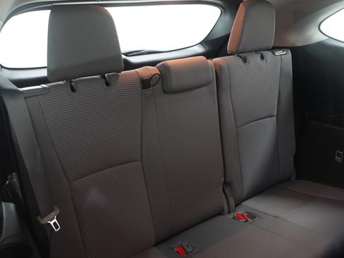 Used 2023 Toyota Highlander LE image 15