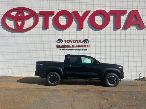 New 2025 Toyota Tacoma TRD Off-Road image 4