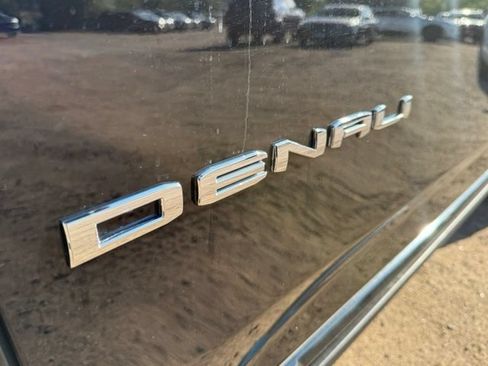 Used 2024 GMC Yukon XL Denali w/ Denali Reserve Package AWD/4WD image 13
