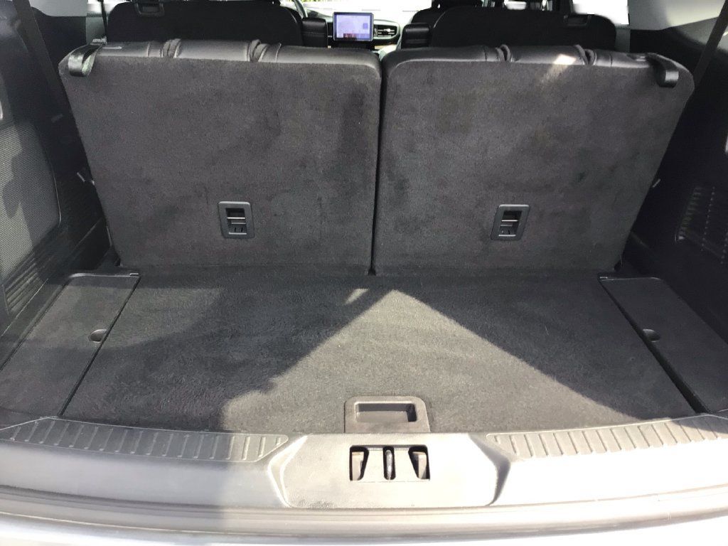 Used 2022 Ford Explorer Limited w/ Equipment Group 301A AWD/4WD image 13