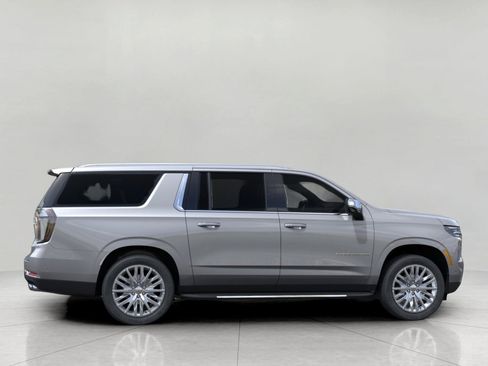 New 2025 Chevrolet Suburban Premier image 5