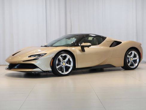 Used 2022 Ferrari SF90 Spider image 40