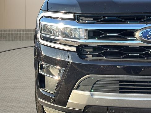 Used 2024 Ford Expedition Limited image 10