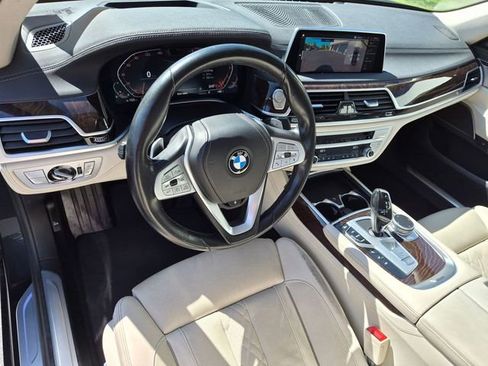Used 2021 BMW 750i xDrive w/ Luxury Rear Seating Package AWD/4WD image 11