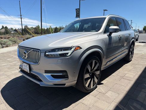 Used 2023 Volvo XC90 T8 Ultimate AWD/4WD image 4