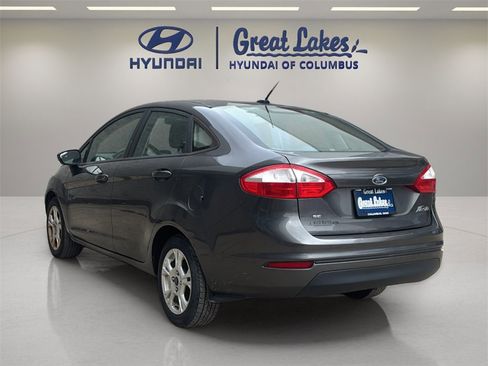 Used 2016 Ford Fiesta SE image 3