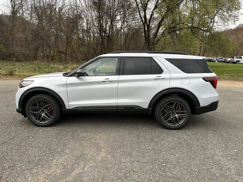 New 2026 Ford Explorer ST-Line w/ ST-Line Street Pack image 9