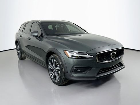 New 2026 Volvo V60 B5 Cross Country Plus w/ Climate Package AWD/4WD image 3