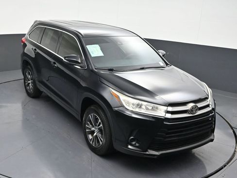 Used 2018 Toyota Highlander LE image 22