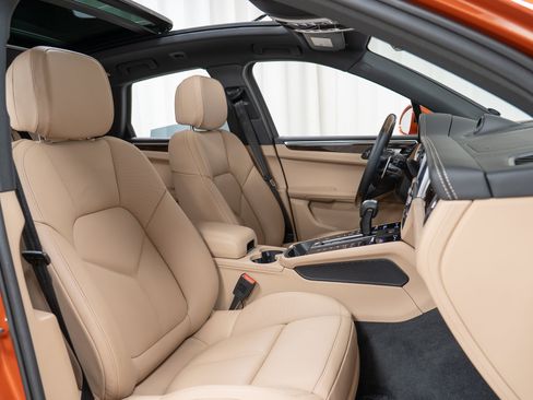 Certified 2024 Porsche Macan S AWD/4WD image 29