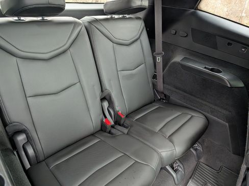 Used 2024 Cadillac XT6 Sport w/ Technology Package image 32