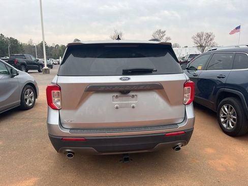 Used 2021 Ford Explorer XLT w/ Equipment Group 202A image 5
