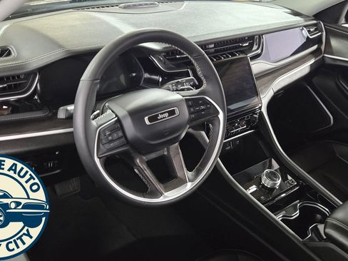 Used 2023 Jeep Grand Cherokee 4WD 4xe image 11