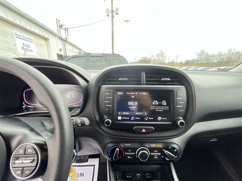 Used 2024 Kia Soul LX w/ Option Group 015 image 16
