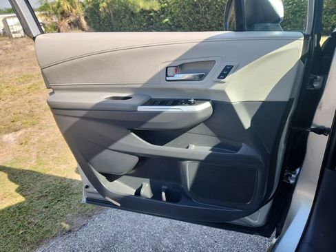 Used 2021 Toyota Sienna Limited FWD image 21