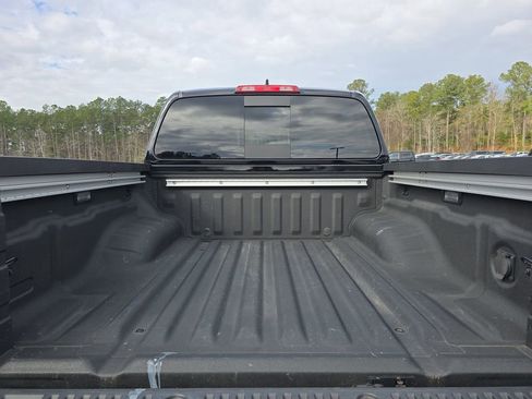 Used 2024 Nissan Frontier SV w/ SV Convenience Package image 14