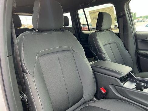 New 2026 Jeep Grand Cherokee Laredo AWD/4WD image 14