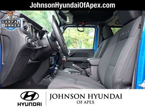 Used 2021 Jeep Gladiator Overland w/ Cold Weather Group AWD/4WD image 13