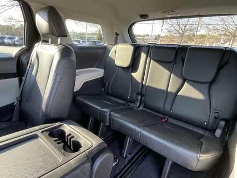 Used 2024 Kia Carnival LX image 11