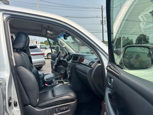 Used 2013 Lexus LX 570 4WD w/ Luxury Pkg w/Pre-crash image 12