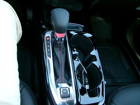 New 2026 Chevrolet Trax RS w/ Sunroof Package image 18