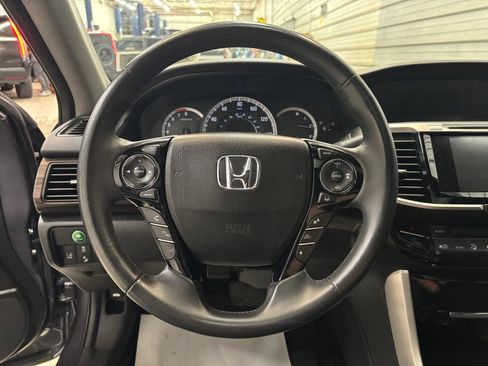 Used 2017 Honda Accord EX-L image 13