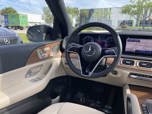 Used 2026 Mercedes-Benz GLE 350 4MATIC image 3