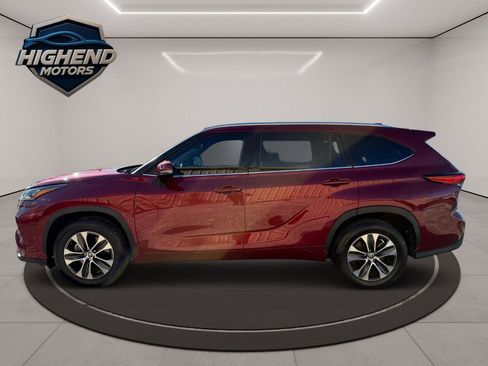 Used 2020 Toyota Highlander XLE image 4