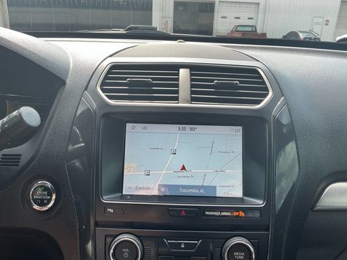 Used 2018 Ford Explorer XLT w/ Equipment Group 202A FWD image 26