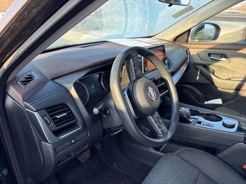 Used 2023 Nissan Rogue SV image 9