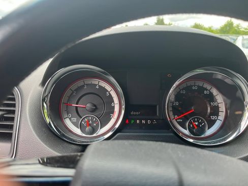 Used 2017 Dodge Grand Caravan SXT FWD image 4