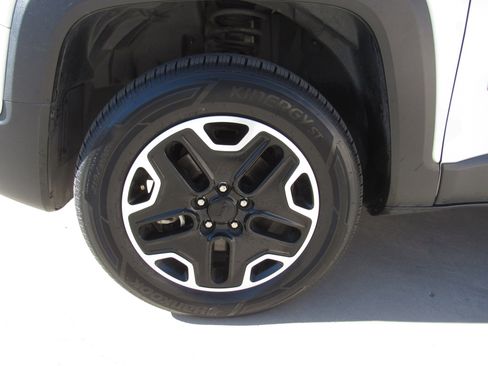 Used 2017 Jeep Renegade Trailhawk w/ Popular Equipment Group image 4