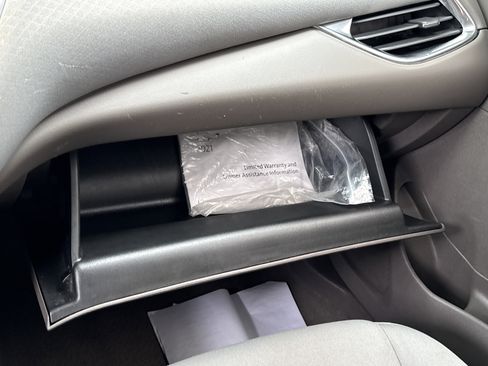 Used 2021 Chevrolet Malibu LT FWD image 19