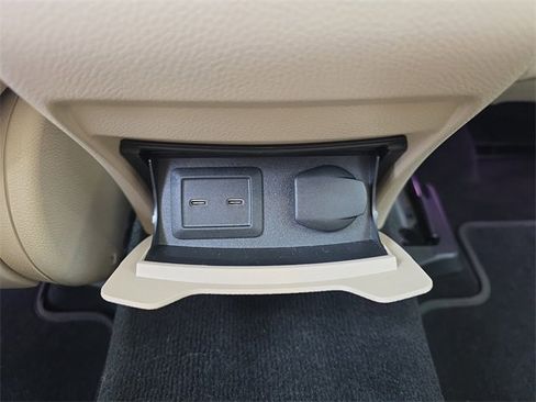 Used 2022 Mercedes-Benz GLC 300 4MATIC image 11