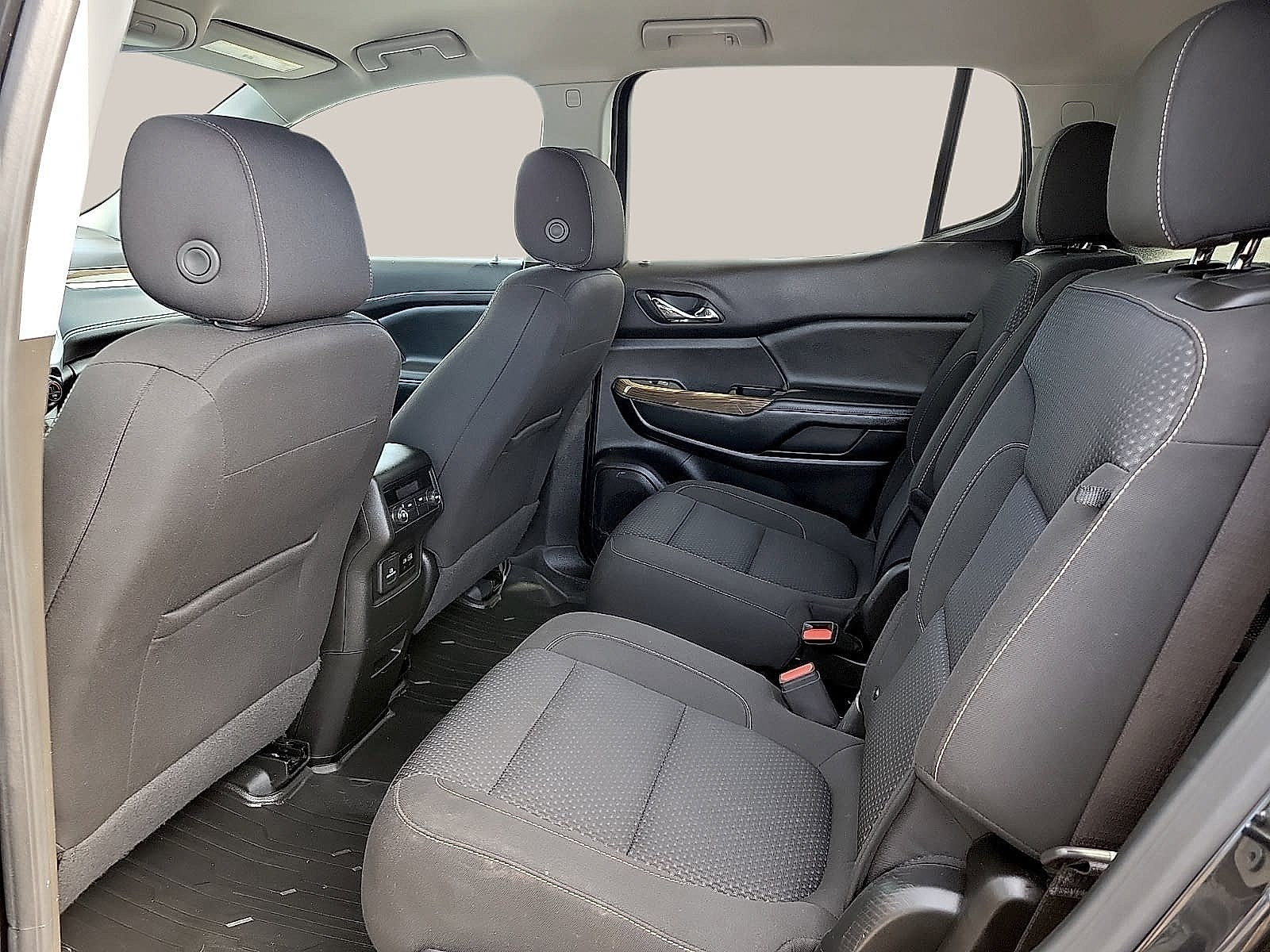 Used 2023 GMC Acadia SLE w/ Driver Convenience Package FWD image 10