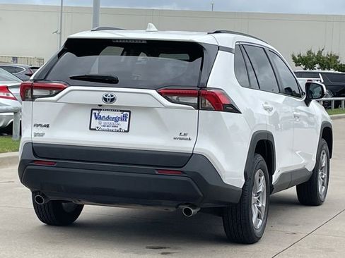 Used 2024 Toyota RAV4 LE AWD/4WD image 4