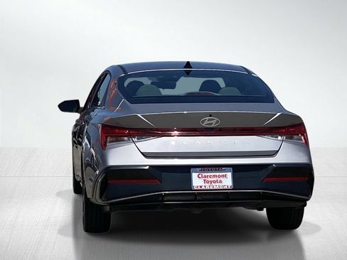 Used 2025 Hyundai Elantra SEL FWD image 6